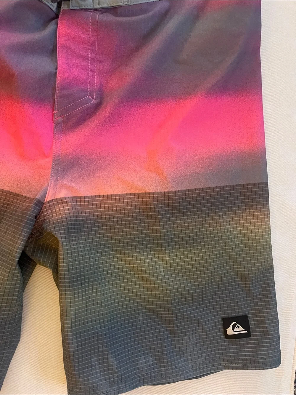 Quiksilver Men's Highline Size 29 Pink Gradient Boardshorts